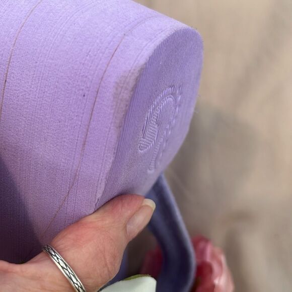 Make a statement with these adorable flower adorned wedge sz6 flip flops EUC - Picture 11 of 14